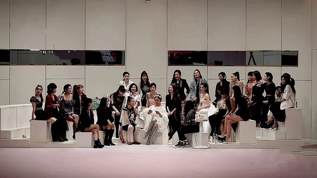 「乘风破浪的姐姐」《乘风破浪的姐姐》夫妻之间年龄差,最大竟然不是钟丽缇