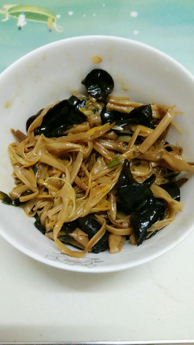 『』夏天必备小凉菜，爽口又营养，女人常吃皮肤细腻，还能淡皱纹