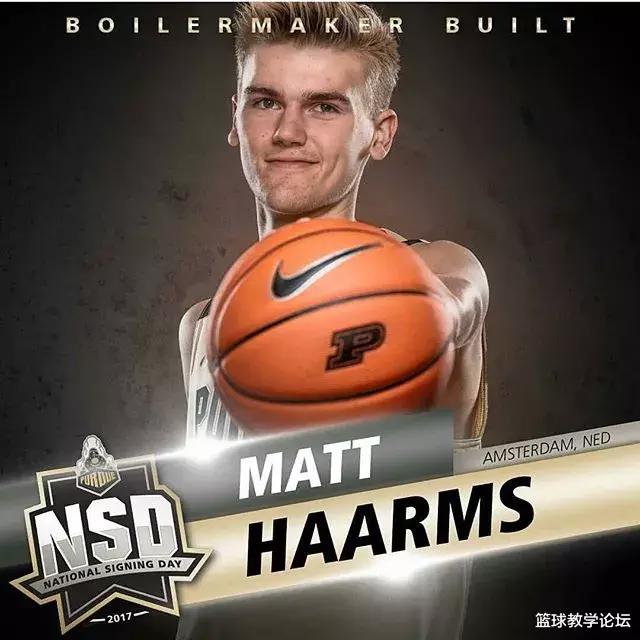 美国大学生体育协会■抢疯了！一天接到26个邀请电话！他是NCAA最火的球员