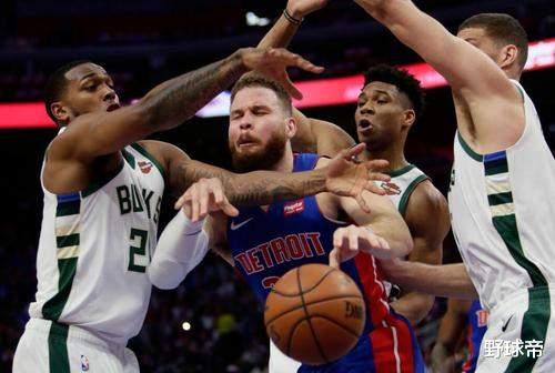 布雷克·格里芬|2年前场均24.5+7+5!今天9中2怒砍9分,三分0%!状元让人失望