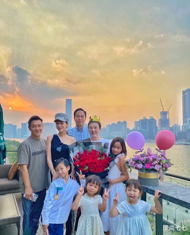 蔡少芬|蒋丽莎才34岁,脸色蜡黄身材枯瘦,同框47岁蔡少芬她却更显老