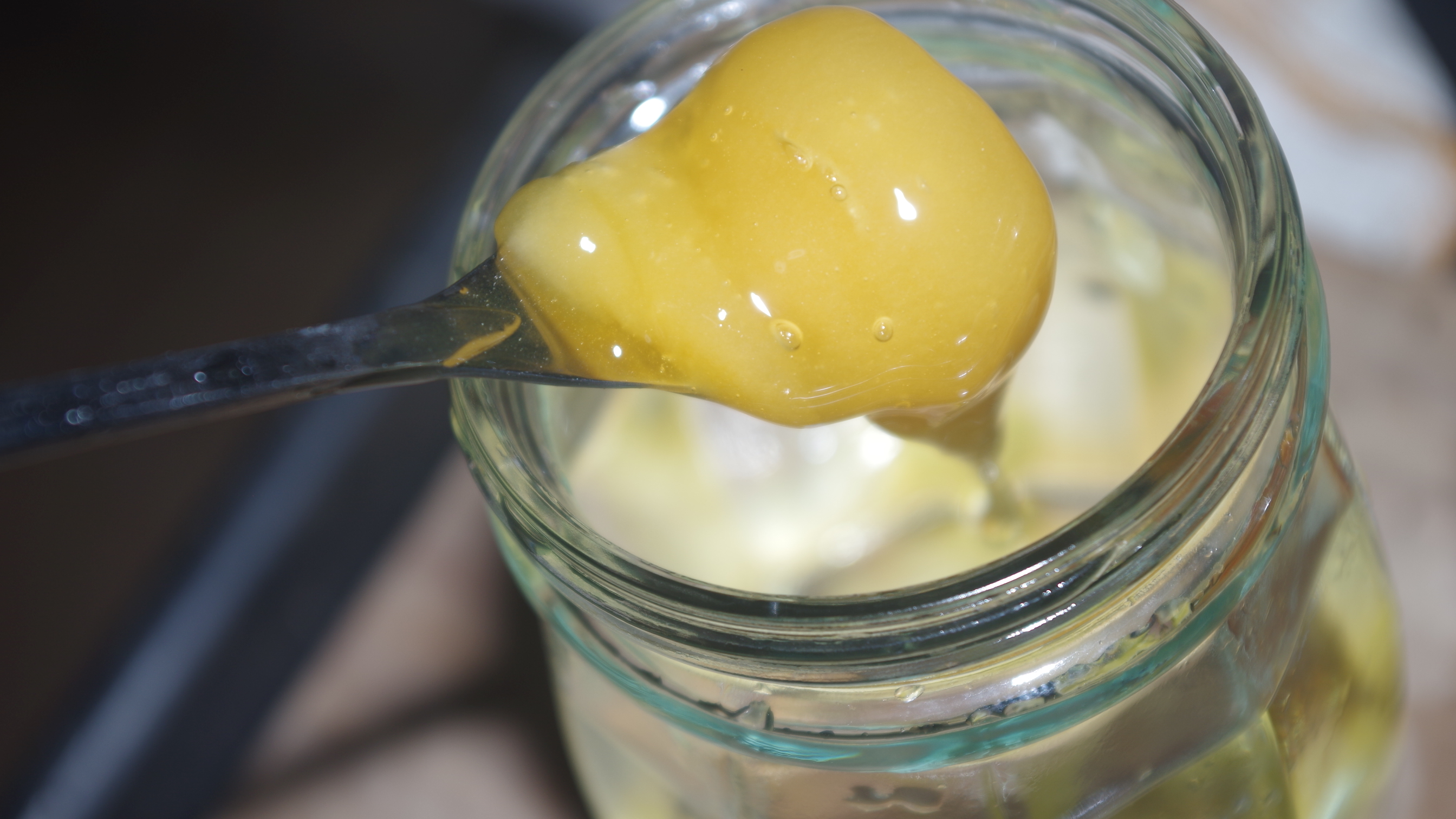 【蜂蜜】蜂蜜水是早上喝，还是晚上喝比较好？先不管，我要给自己来一杯