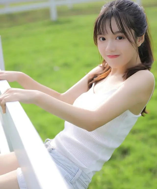 『学渣』初中课间,为何女生总爱在走廊站着?学渣说出3原因:太真实!