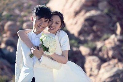 古巨基|古巨基罕晒全家福，52岁老婆高龄产子难掩老态，儿子出镜呆萌可爱