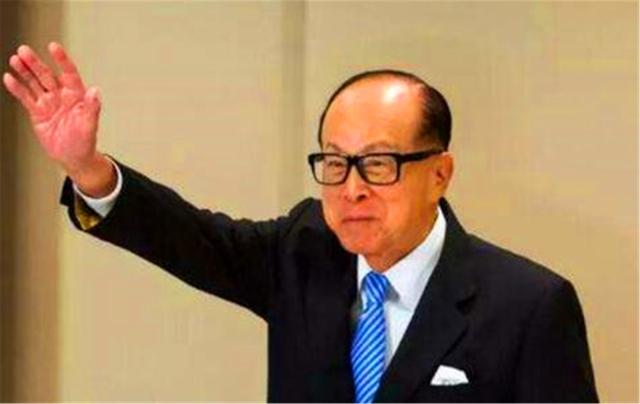 『李开复』令美国损失上千亿！只因中国富豪取消美国国籍，撤资回到中国