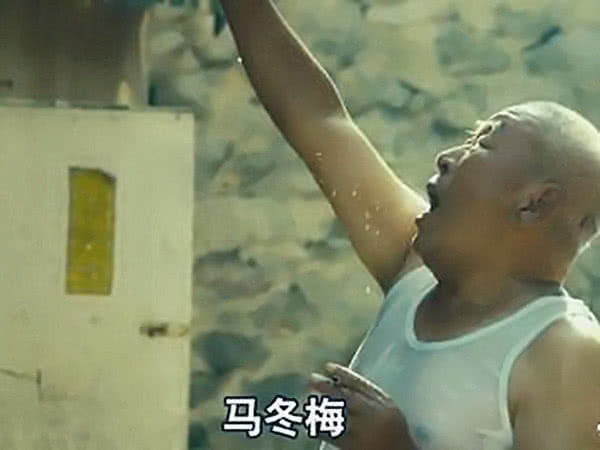 夏洛特烦恼：夏洛特烦恼：大爷是装听不清？地上的这样东西可以证明，大爷没装