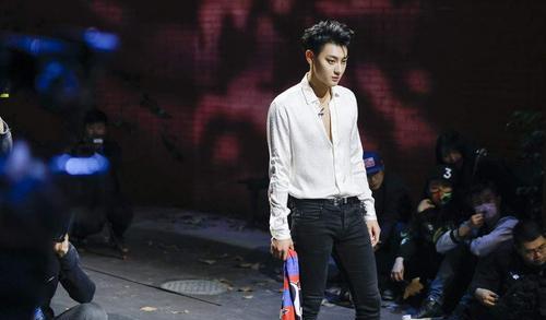 王嘉尔|世界冠军被王嘉尔淘汰,王一博拿到易烊千玺剧本