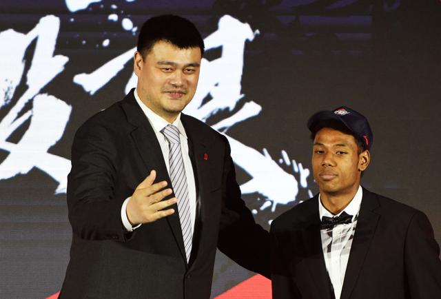 张宁|狂轰17分破纪录！混血榜眼打笑郭士强，完爆2分状元，张宁羡慕