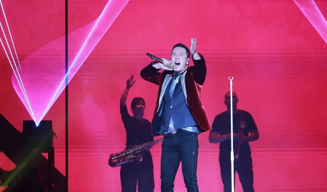 [杨坤]杨坤怒怼惊雷之后，歌词不变重新编曲“惊雷”，传播“真正音乐”