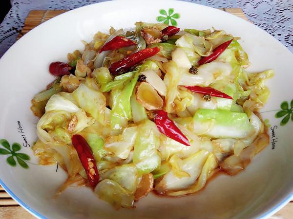 「肝脏」它是“通便菜”，隔天吃点，轻松排空黑臭便，腰细了，比开塞露好