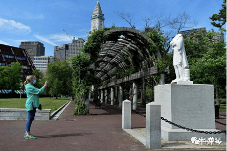 「特斯拉」这些美国人愤怒了，哥伦布雕像夜里被斩首了！