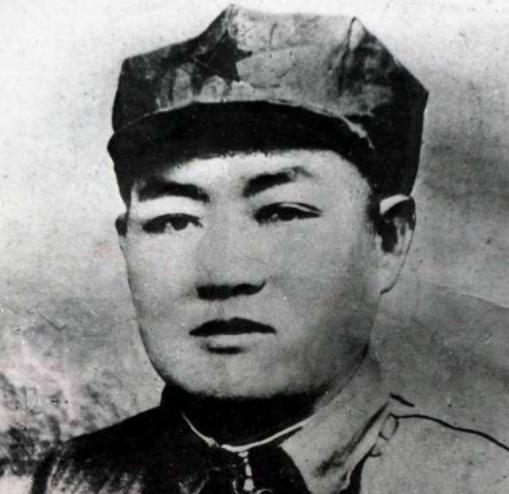 「罗炳辉」敌人大举来攻,他却忙着给部下升官,每人升两级,结果歼敌3万多