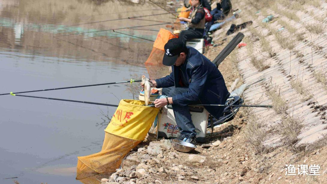 鲫鱼■老钓手钓鲫鱼的“偏方”，亲自试了下，差点没把一条河的鲫鱼钓光