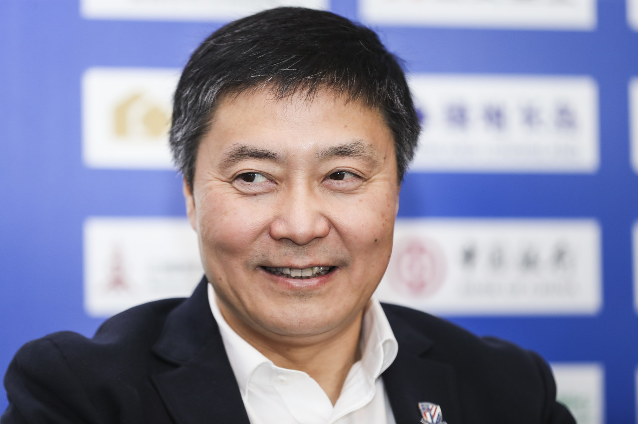 周军:周军有两把刷子!经过通宵谈判,从英超第一豪门身上赚了几百万欧