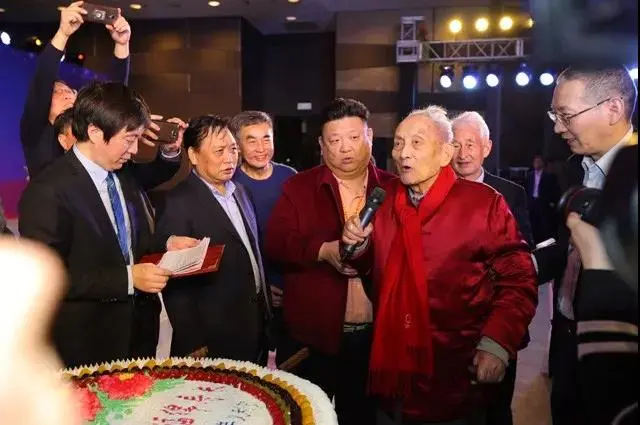 汾酒|「人文」“酒界泰斗”活112岁，曾力劝总理改喝汾酒，因一个理由