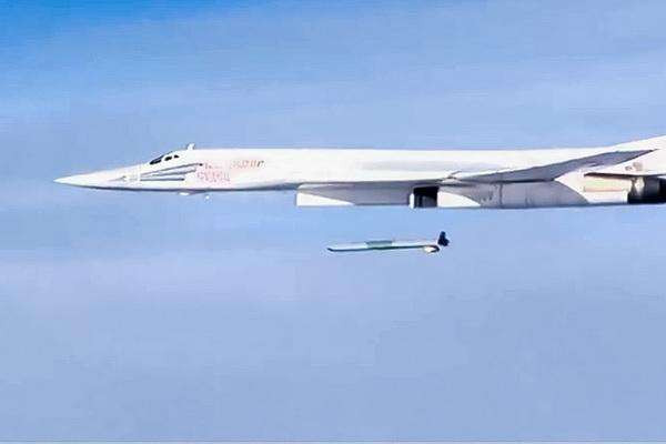 「」无一国敢下令击落，这才是真正的灭国神器，24小时待命对准全球