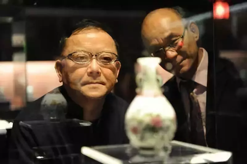 |王刚四合院曝光！摆300年黄花梨桌子，挂齐白石真迹