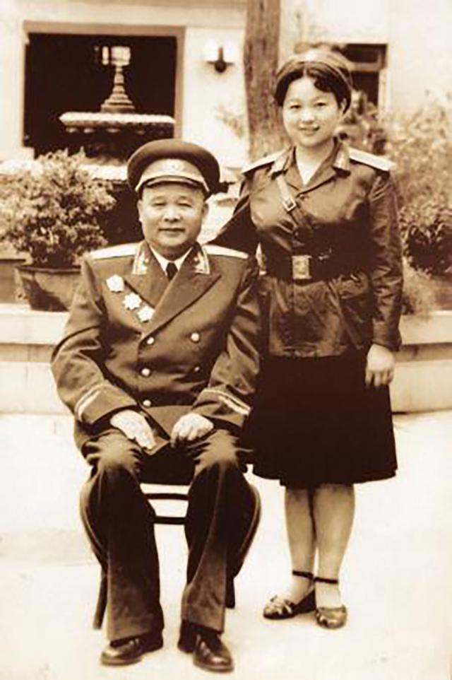 徐海东▲开国大将女儿,与父亲24年不见,见面后大将说:做普通老百姓吧