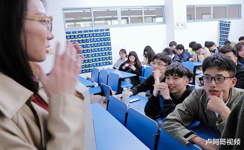 「显示器」进货价2元卖10块，一个月赚了20万，这营销手段做的好