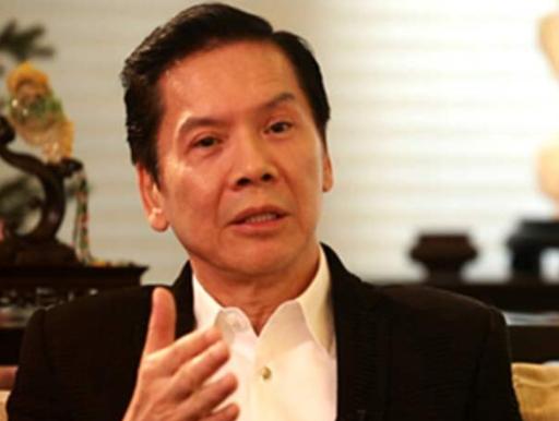 向华强@都知道：香港大哥是向华强，澳门大哥是尹家驹，那内地大哥谁呢？