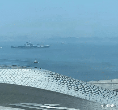 「山东舰」打破沉寂，国产航母山东舰驶离大连港，此行目的或有三？
