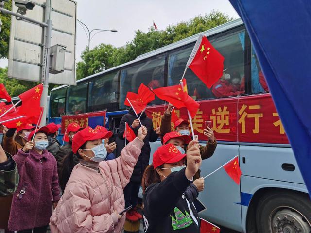 武汉@刚刚，5架包机全部顺利落地武汉！大连医疗队回家喽