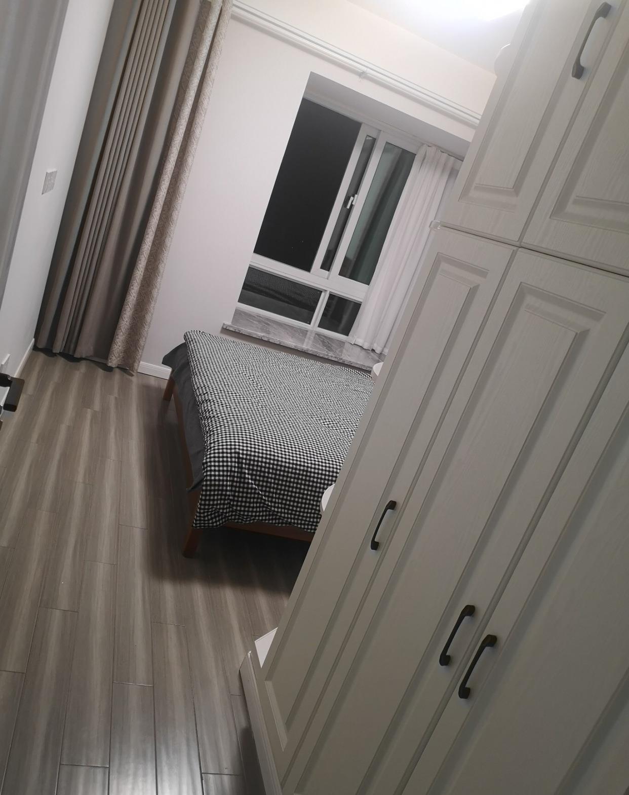 「」过几天打算乔迁新房，效果很漂亮，石膏线条做电视墙非常喜欢！