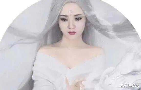 赵丽颖|同样是白发造型：巩俐经典，宋茜清新，谁料却栽到赵丽颖身上