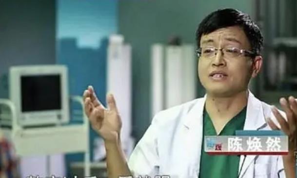 刘亦菲|19岁花百万整容成刘亦菲，名字也像高仿刘亦菲，如今23岁成这样！