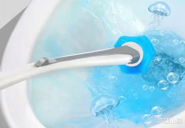 |看闺蜜只用5分钟就把卫生间打扫干净，才发现20多年的家务白做了