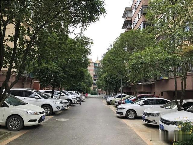 [贵阳]贵阳一小区要收停车卫生费？上千业主联名反对……