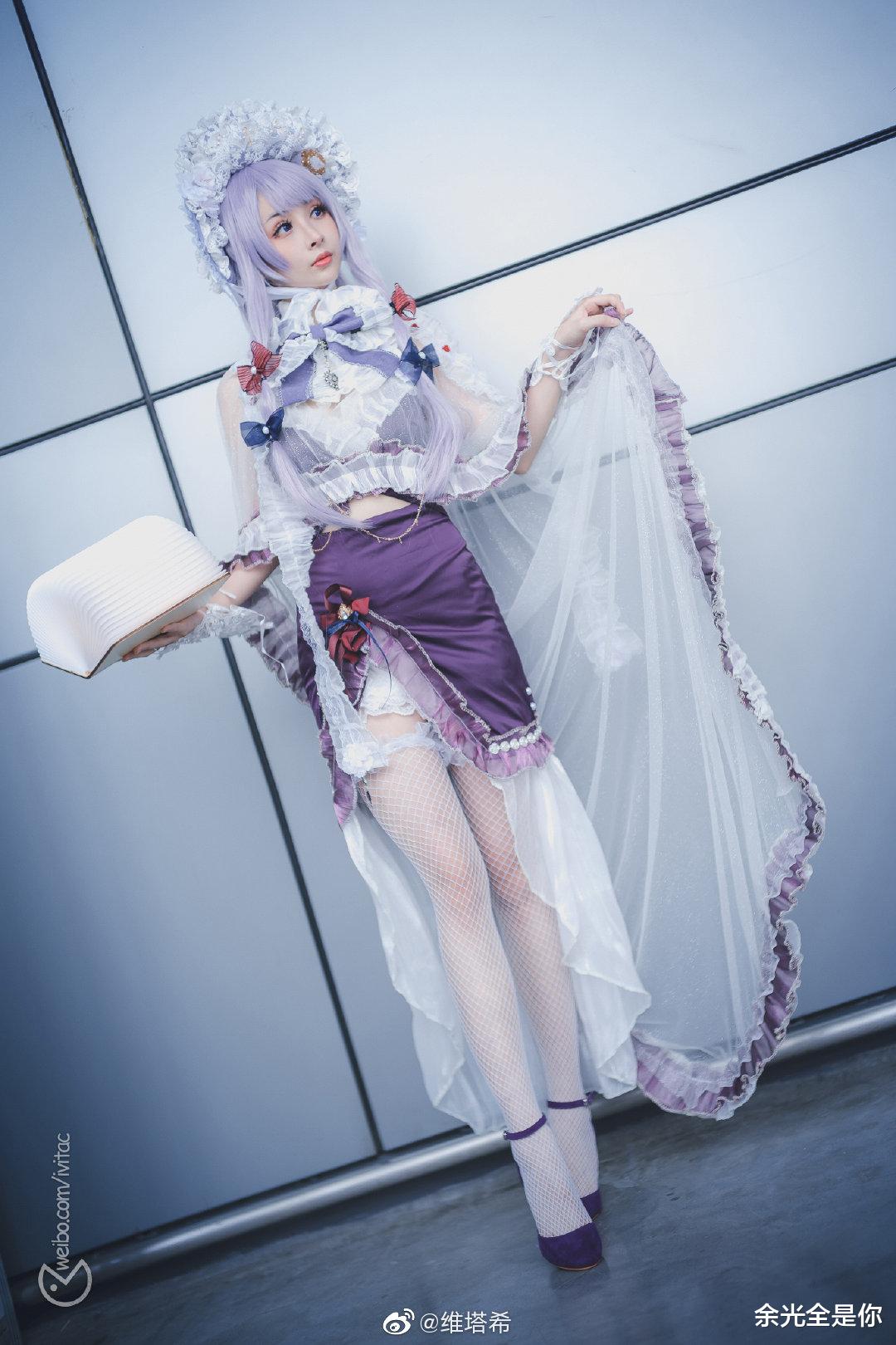 明日方舟|明日方舟cos：“青草盛开，处处芬芳”