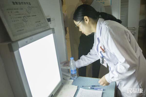 宫颈癌|36岁女司机宫颈癌去世，医生：女人上厕所时如果有3种症状，速查