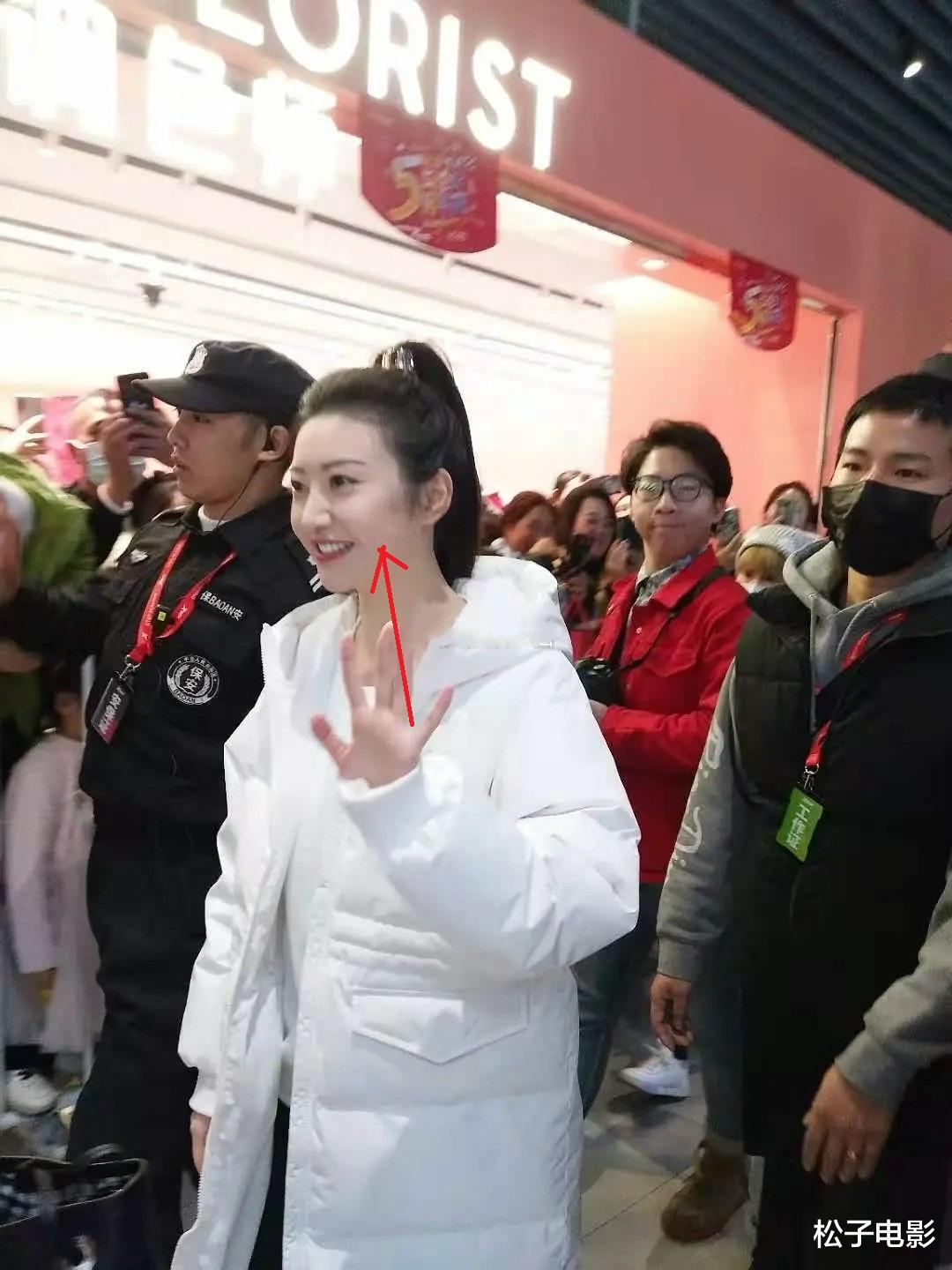 景甜|景甜参加活动发福明显,被吐槽脸肿头大,仿佛又变回“悲伤蛙”