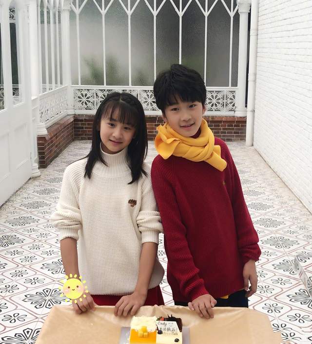 田雨橙|13岁天天长大了，穿西装打领带气质佳，外形帅气被赞像霸道总裁
