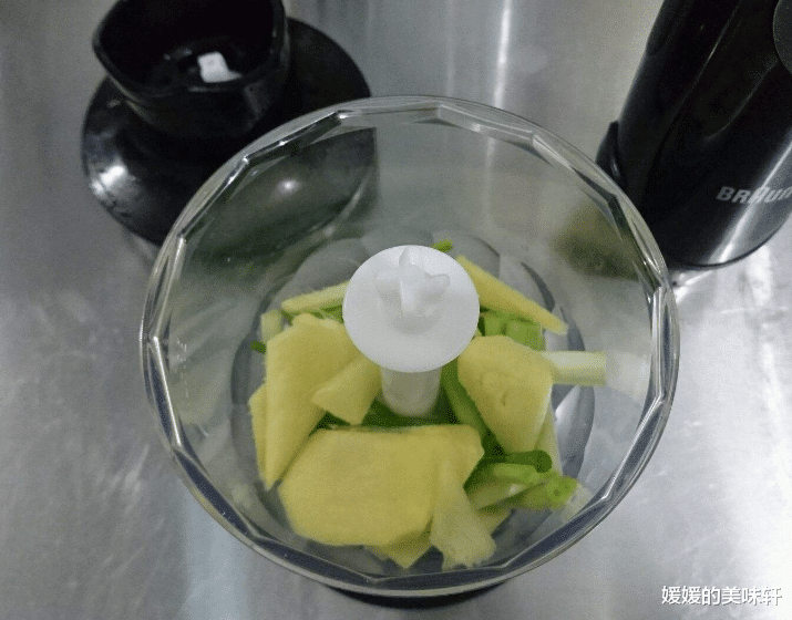 鱼丸|想吃鱼丸不用买，教你自制技巧和方法，从鱼肉到鱼丸，步骤详细