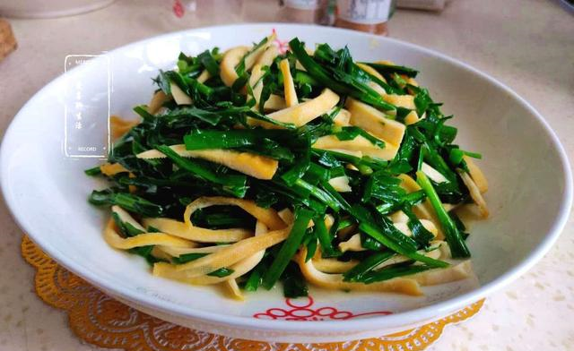 韭菜|它是更年期的保护神，女人上了年纪后要常吃，美容养颜，减少皱纹