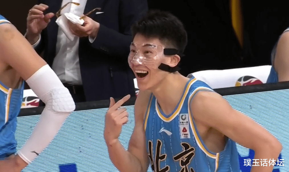 解立彬|不满判罚解立彬带队罢赛！发布会3句话回应，恐面临禁赛1年处罚