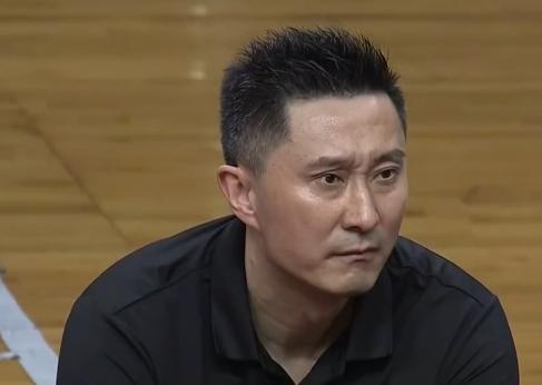 广东男篮|广东神奇逆转豪取31连胜！威姆斯40+17，杜锋咆哮裁判怒摔战术板