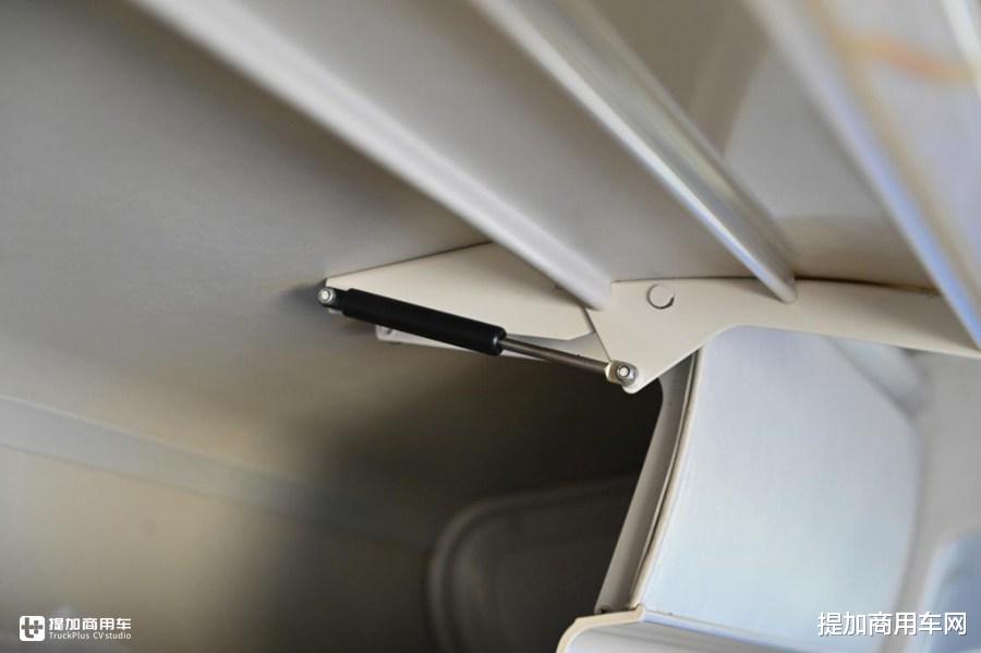 奥迪Q7|座椅堪比沙发，十年前的这款国产豪华大巴，实际是斯堪尼亚底盘？