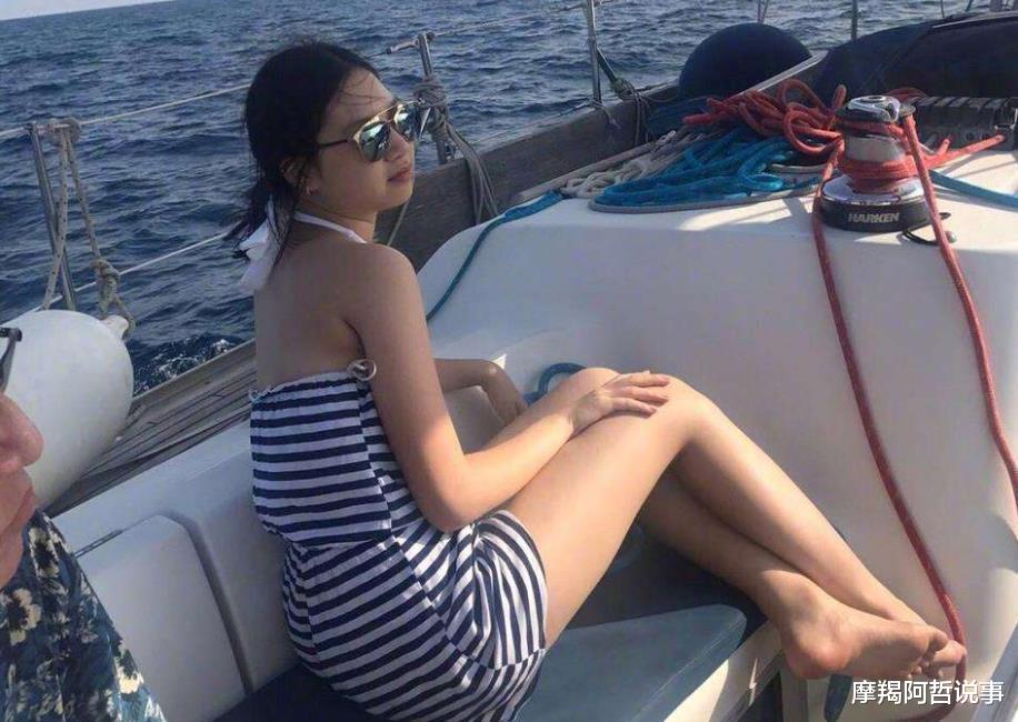 有种"发育过猛"叫胡军女儿,19岁身高1米85,身材堪比超模