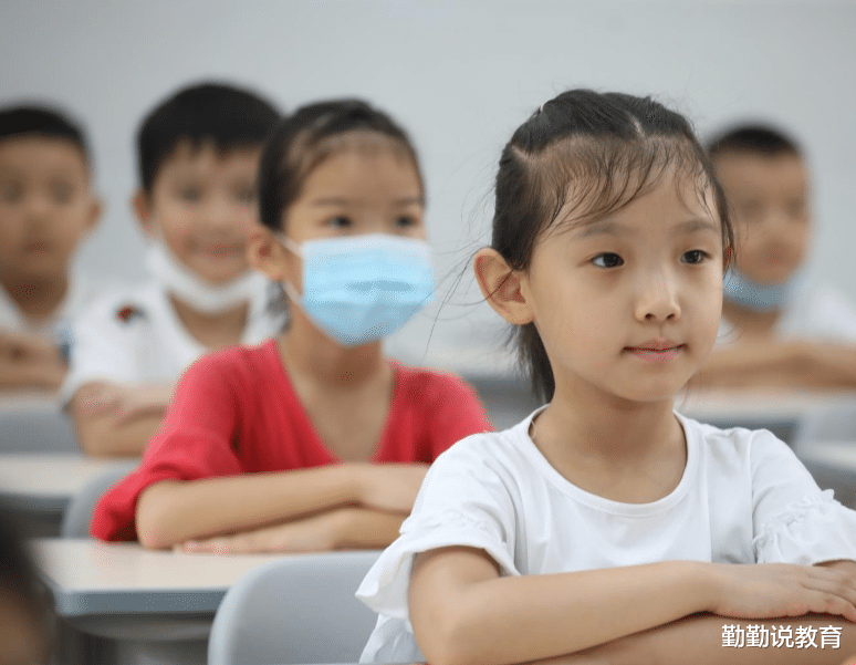 |小学生“请假条”火了，7个字阐明请假原因，老师：谁都有那时候