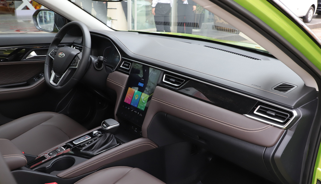 「大众速腾」顶配不到12万，轴距2.7米，还是四轮独悬，后悔买早了速腾