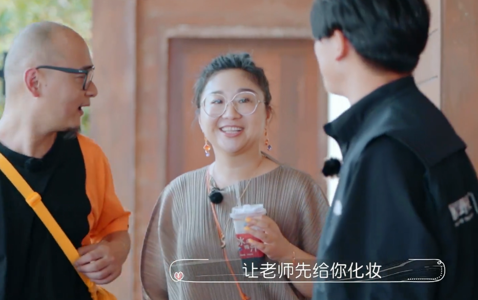 口红@口红对女明星多重要？当傅首尔拍婚纱照，看到妆前妆后，瞬间懂了