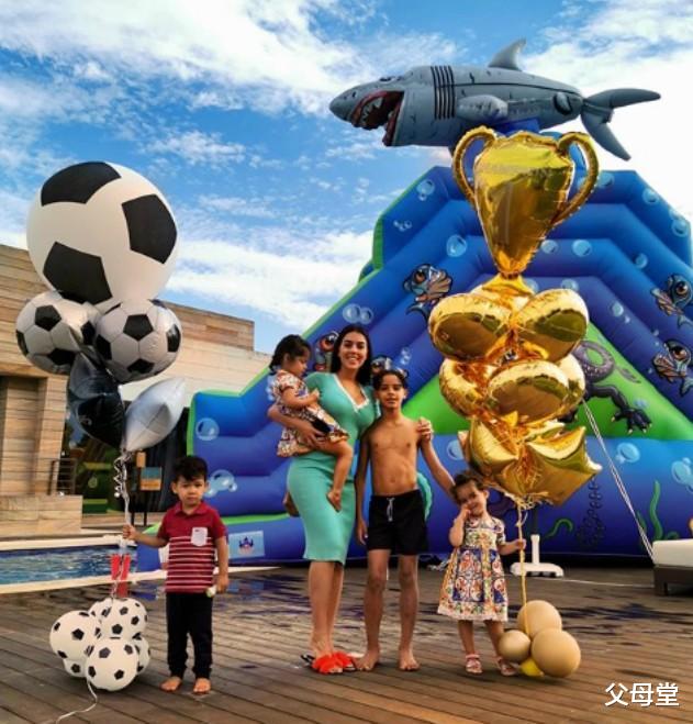 C罗|C罗求婚成功！征服他的竟然是个柜姐，堪称“现实版王漫妮”逆袭