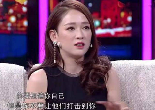 「陈乔恩」姐弟恋不靠谱？陈乔恩凌晨发失恋专曲歌词，清空与艾伦秀恩爱微博