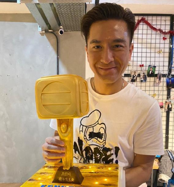 马国明|马国明官宣婚讯，一起走进马国明在香港的家，卧室竟然都是玩偶