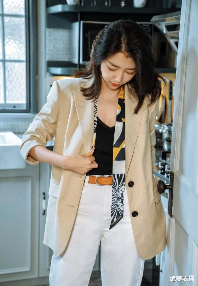 穿衣搭配|别不服，三木还真会穿，早秋的“职场穿搭三件宝”，每套都不简单