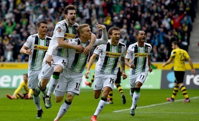 [巴塞罗那]今晚5场比赛值得关注，大黄蜂紧追拜仁，争冠和保级大战同时上演