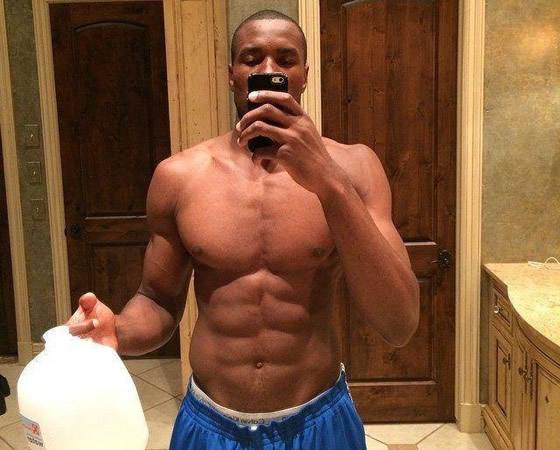 橄榄球|NBA球星肌肉很强壮？但和橄榄球运动员相比，他们都是弟弟